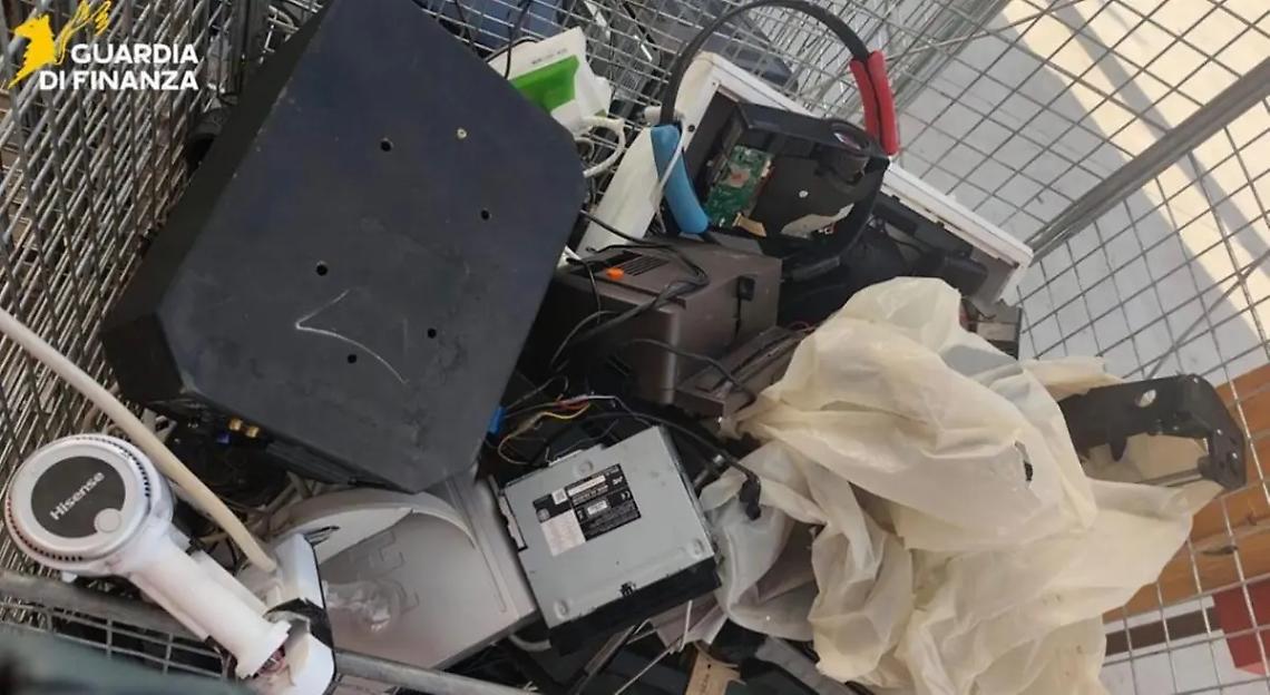 Trasportava rifiuti illegalmente: denunciato