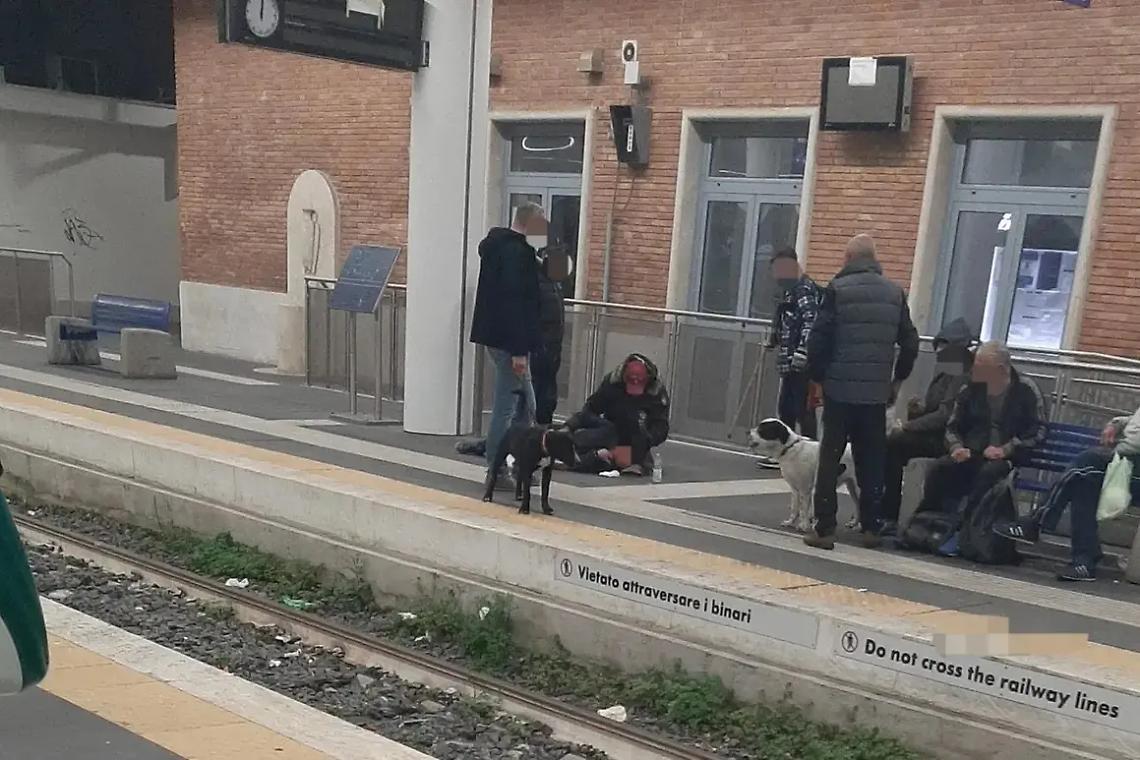 La battaglia notturna di chi vive senza tetto