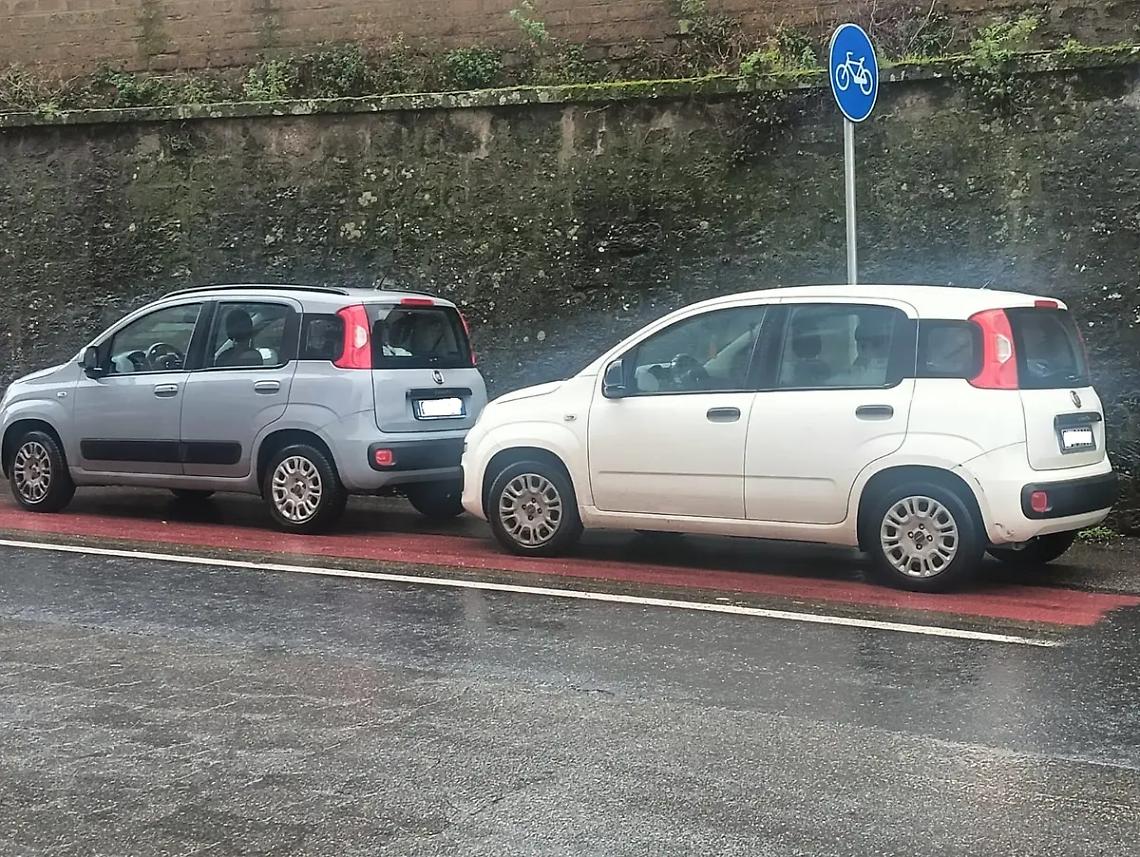 Sulle piste ciclabili a Viterbo parcheggio abusivo diffuso