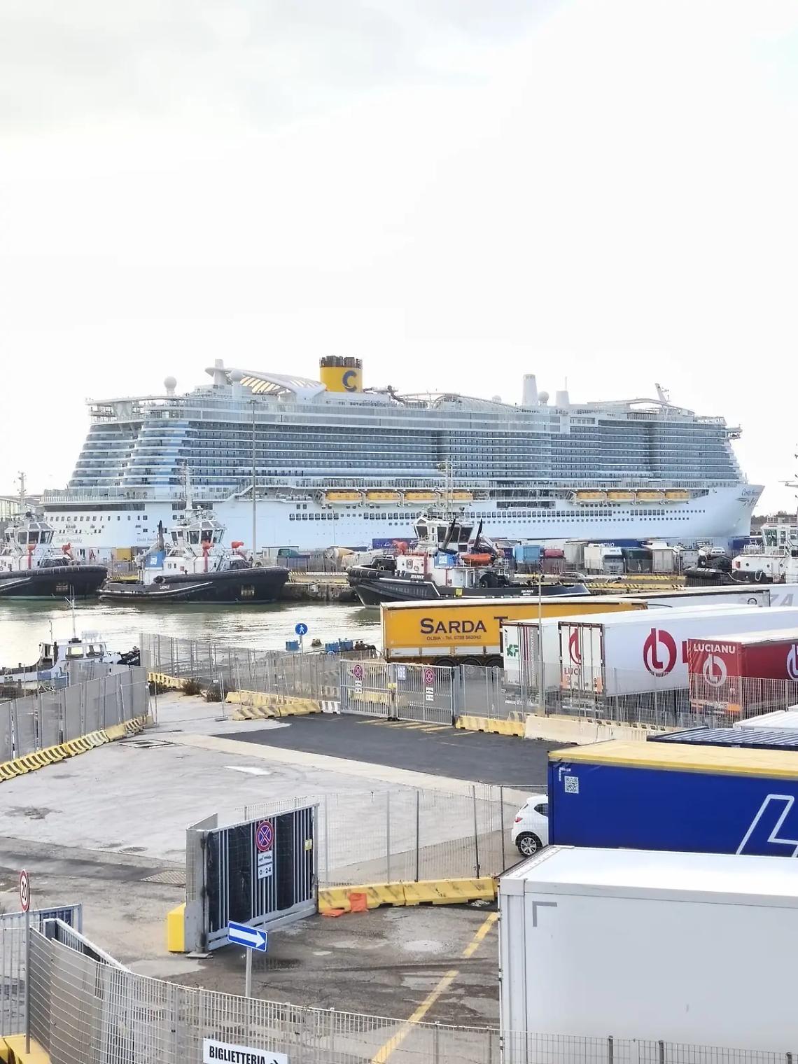 Muore cadendo dalla murata di una nave da crociera