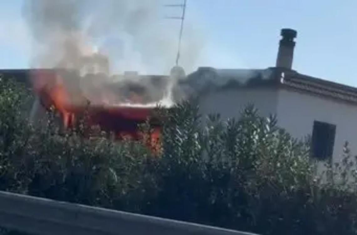 Incendio in appartamento: le fiamme partite dalla veranda