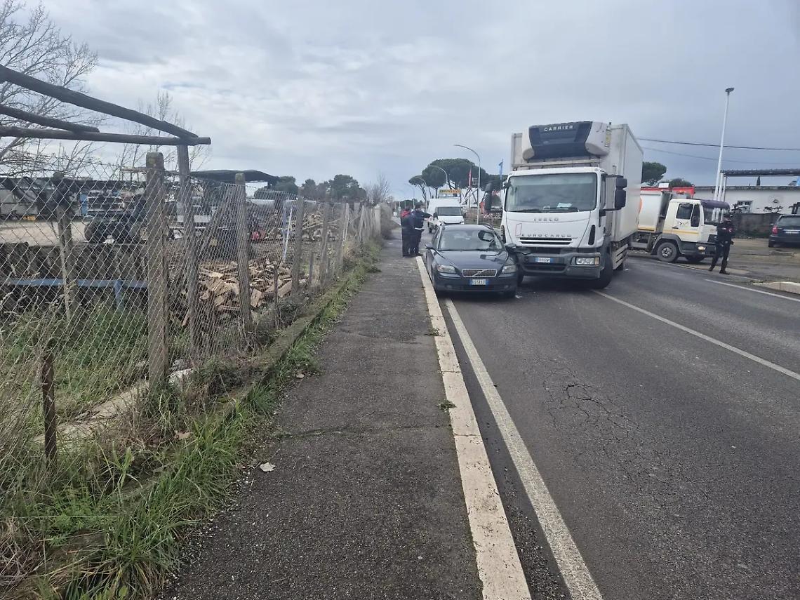 Viterbo: camion si scontra con un&rsquo;auto sulla Tuscanese