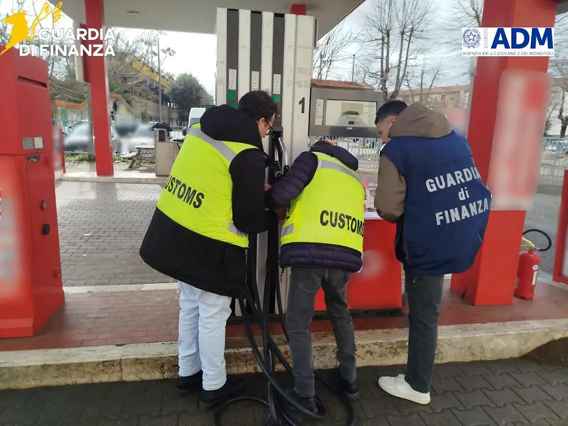 Viterbo: posti i sigilli a due distributori di carburante