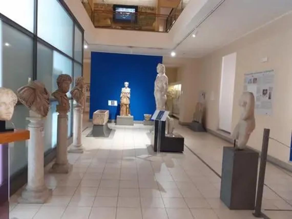 L&rsquo;Athena Parthenos si rif&agrave; il look: intervento da 15mila euro