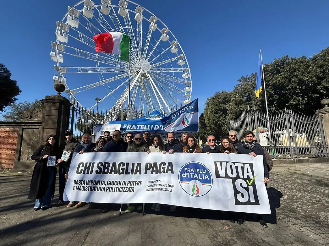 S&igrave; al referendum sulla giustizia, grande affluenza al gazebo di Fratelli d&rsquo;Italia