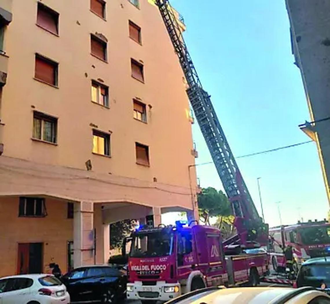 Canna fumaria in fiamme, paura a corso Marconi