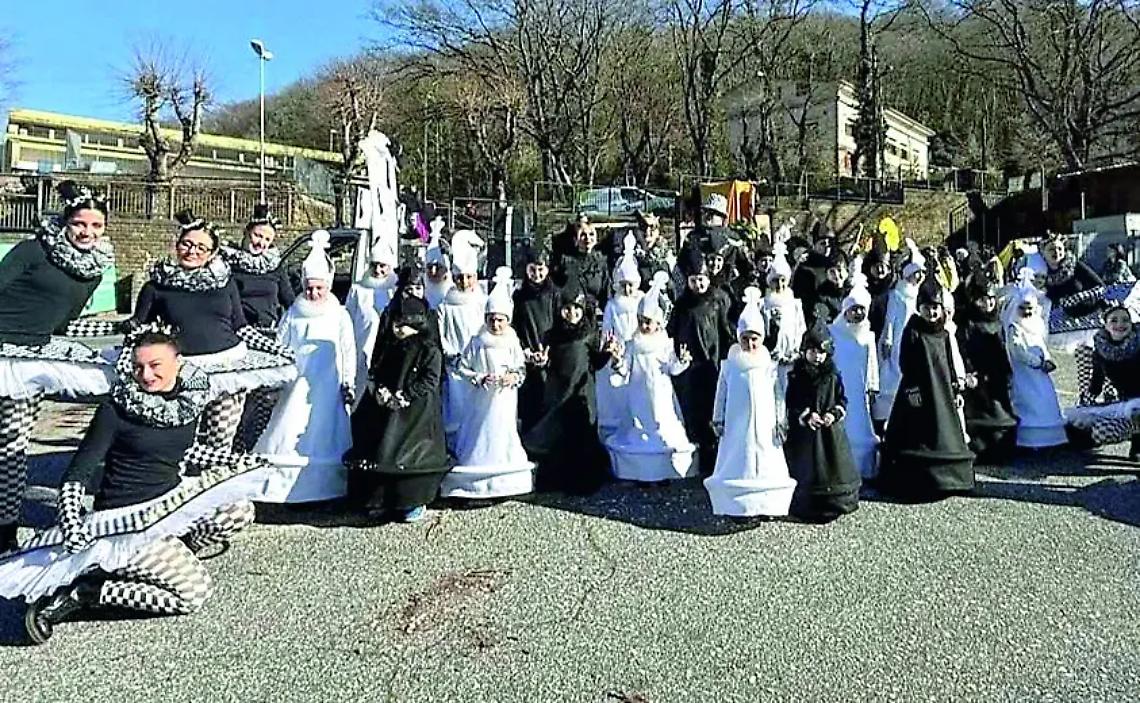 Grande successo per la sfilata dei carri allegorici