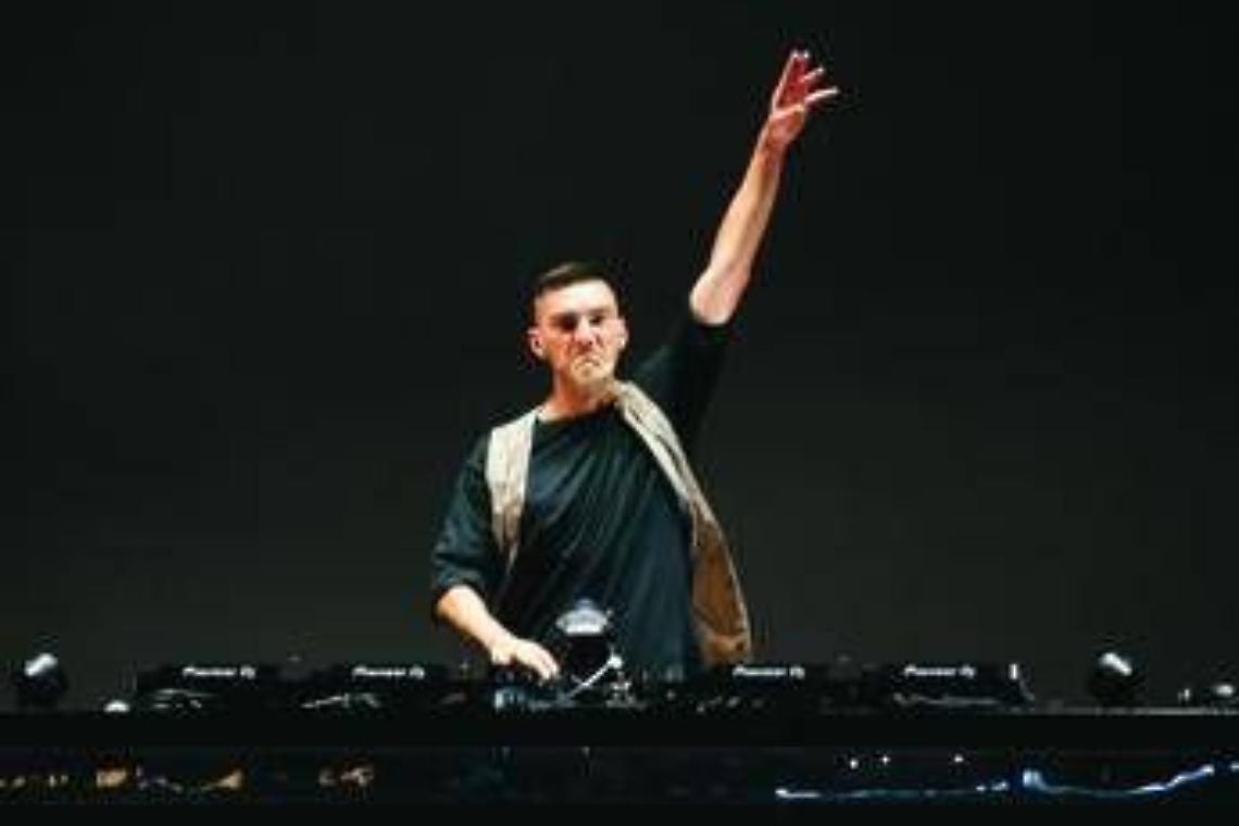 Milano Cortina, Gabry Ponte d&agrave; spettacolo nella cerimonia di chiusura sulle note di 'Blue - Da Ba Dee'