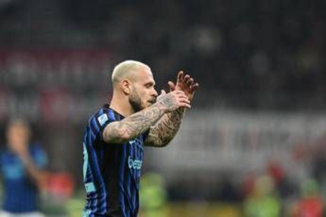 Milan-Inter 1-0, caos nel finale: pareggio 'annullato' ai nerazzurri, poi Dumfries chiede rigore. Cos'&egrave; successo