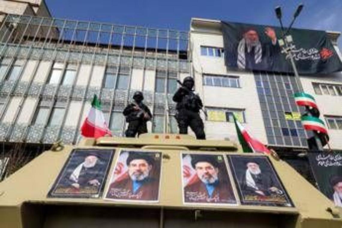 Iran: "Negoziati con Usa non all'ordine del giorno, attacchi finch&eacute; necessario". Pasdaran a Trump: "Decideremo noi la fine della guerra"