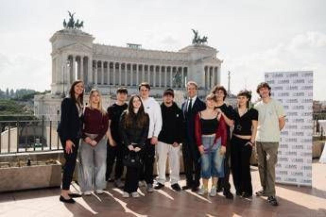 Giovani, Fond. Unhate: "Uno su quattro &egrave; 'in blocco' ma 17% &egrave; 'fiducioso propositivo"