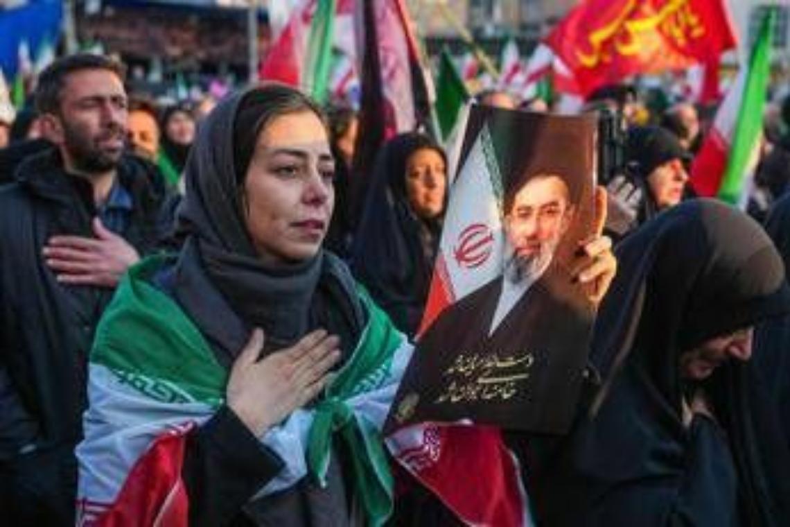 Iran, Mojtaba Khamenei rompe il silenzio: "Voglio vendetta contro Usa, lo stretto di Hormuz rester&agrave; chiuso"