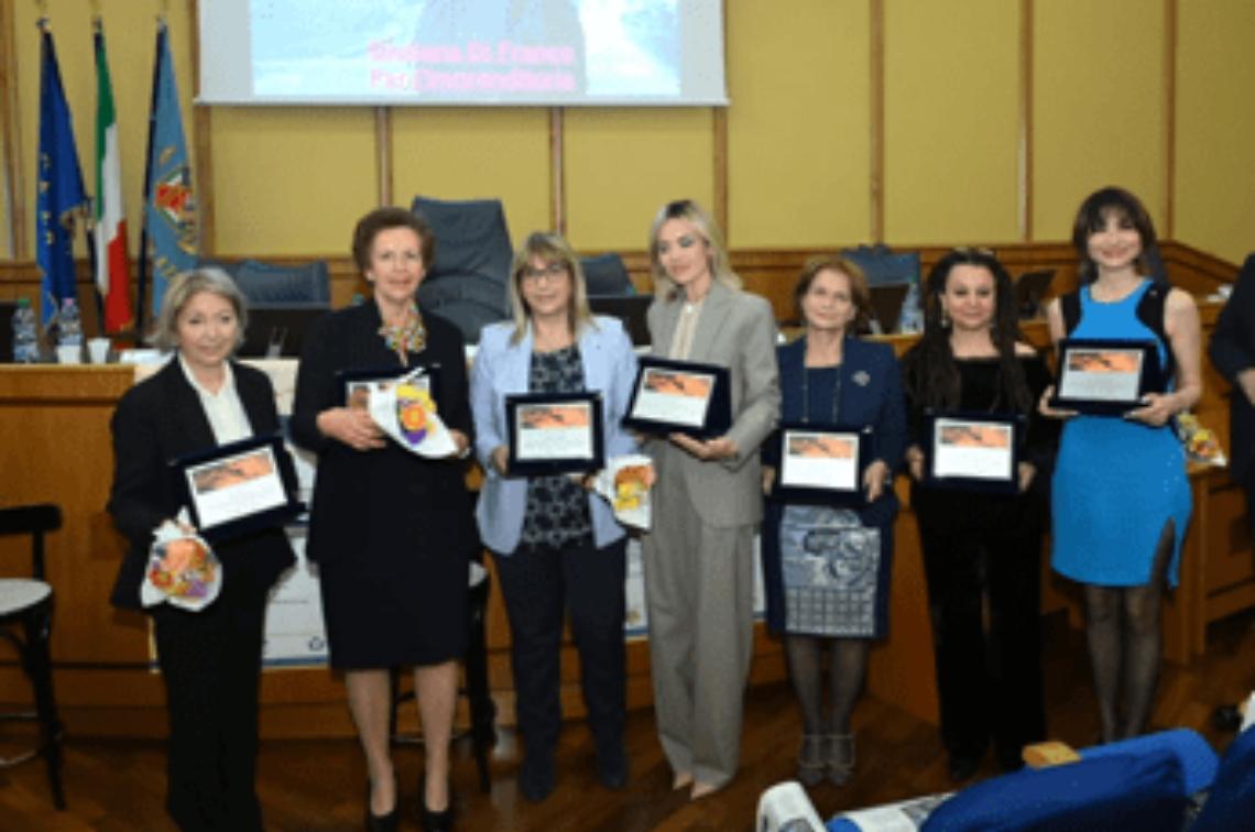 Premio 'Il giorno dopo: Donna tutto l&rsquo;anno' 2026, assegnati riconoscimenti