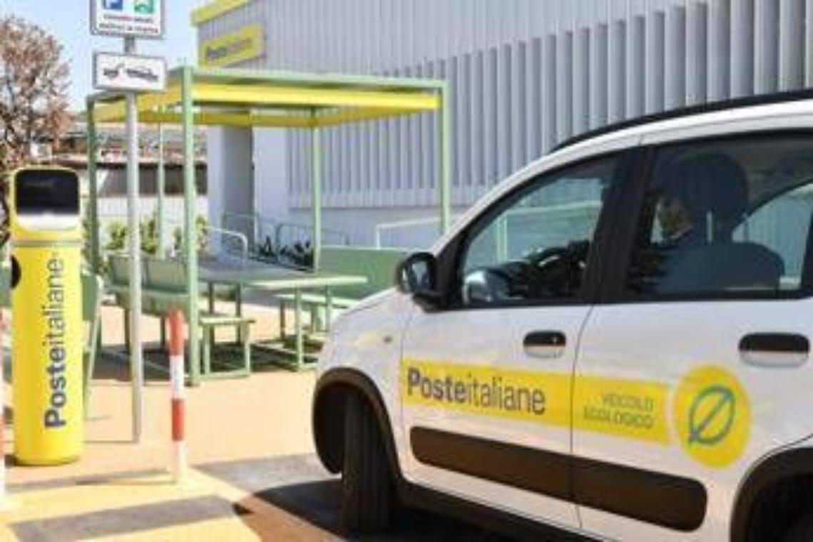 Poste Italiane, oltre 2.600 colonnine di ricarica gi&agrave; installate nei piccoli centri