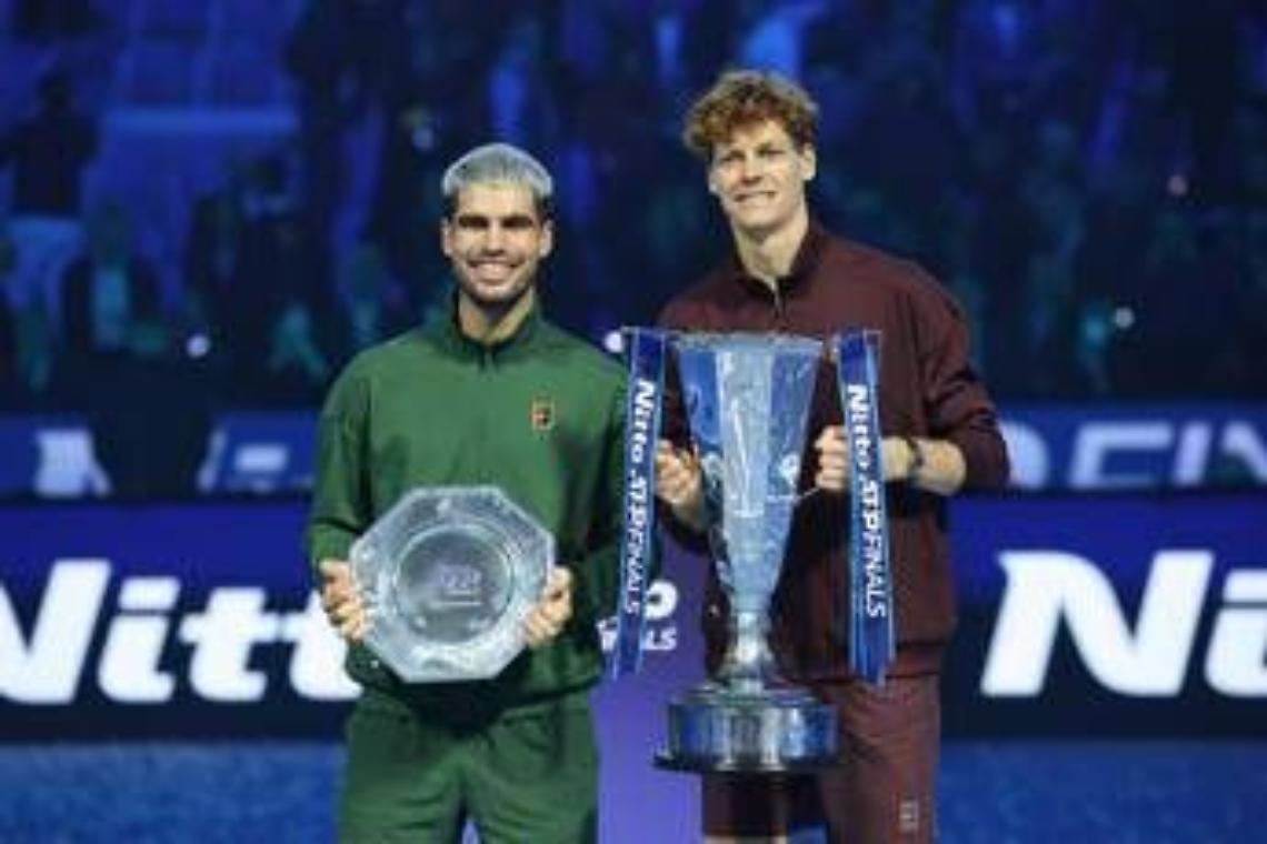 Sinner e l'abbraccio con Alcaraz a Miami: i complimenti di Carlos per il trionfo a Indian Wells