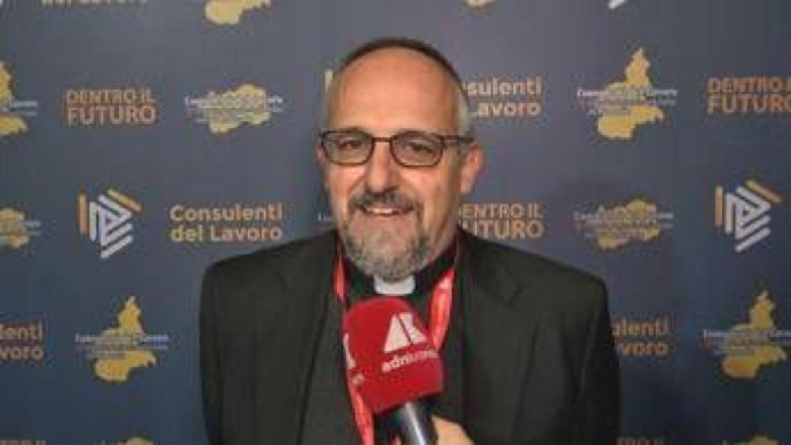 Ai, don Luca Peyron: "Nel futuro l'umano sar&agrave; ancora pi&ugrave; importante delle macchine"