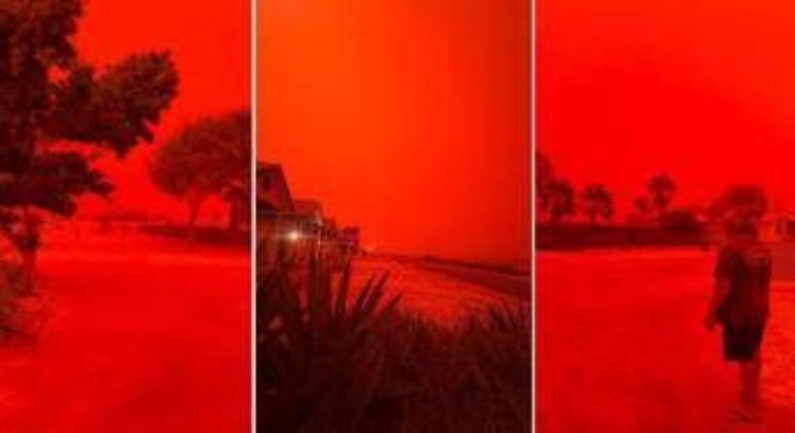 Cielo apocalittico in Australia, il ciclone Narelle tinge tutto rosso sangue: le immagini diventano virali