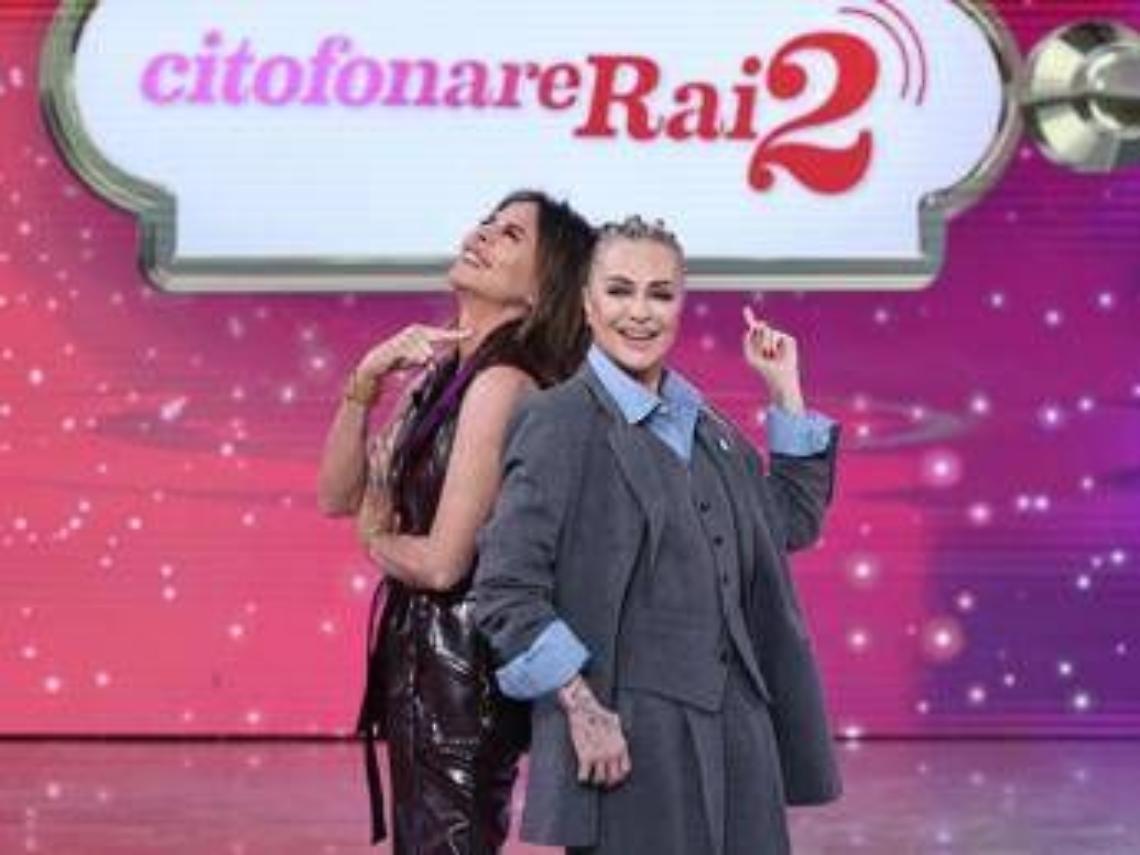 Oggi torna 'Citofonare Rai 2', gli ospiti e le novit&agrave; nel cast fisso