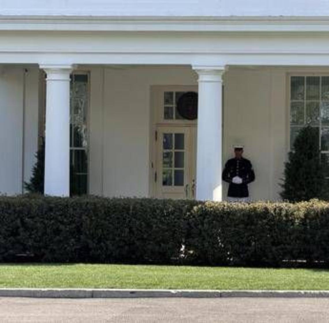 Il giallo del ricovero di Trump, il presidente Usa lontano dai riflettori: "Al lavoro per gli americani"