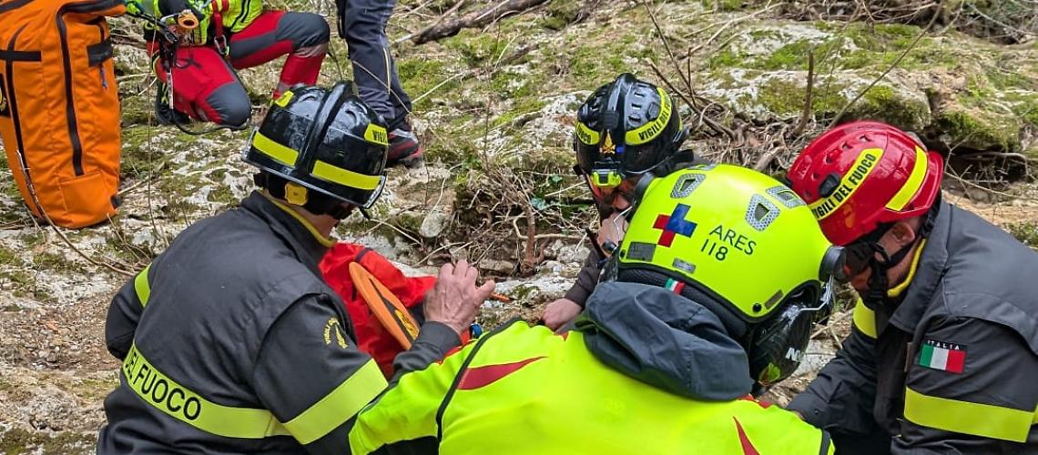 Tolfa, escursionista cade a Pian della Stella: frattura a una gamba
