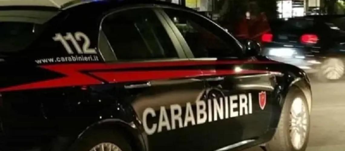Sei Carabinieri salvano donna in bilico sui binari