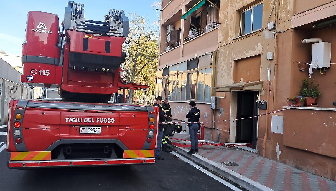 Incendio in un appartamento in via Betti