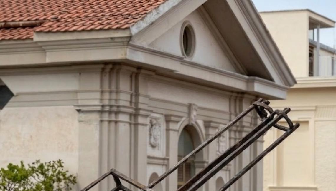 Crolla la croce della chiesa: tragedia sfiorata ai Salesiani