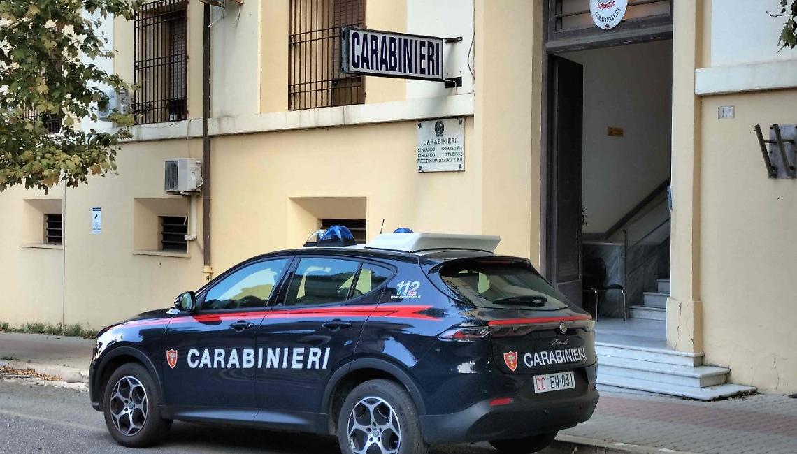 A scuola con un coltello da 13.5 cm: intervengono i Carabinieri