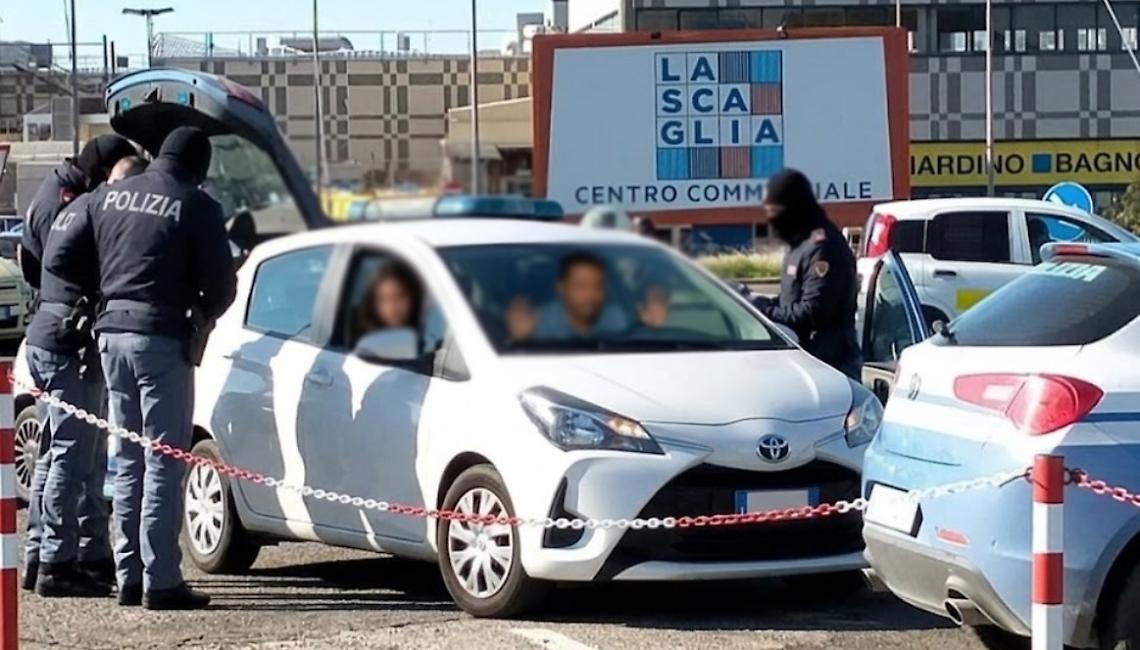 Sudamericani bloccati dalla Polizia con oltre mille euro di profumi appena rubati