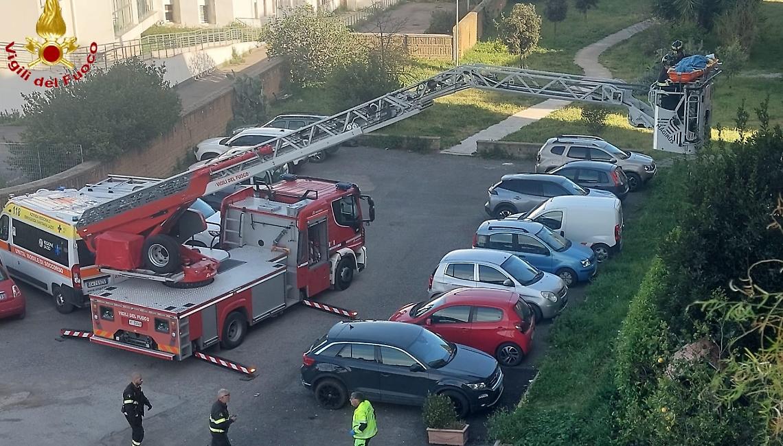 Donna cade dentro casa, soccorsa dai Vigili del fuoco