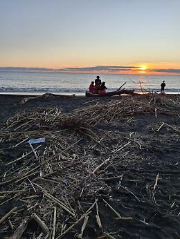 Canne e rifiuti in spiaggia: al via la maxi bonifica
