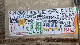 Viterbo: singolare manifesto nei pressi dell'istituto Santa Rosa