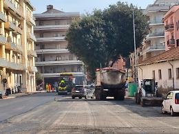 Via Betti, il cantiere accende i malumori: quartiere in difficolt&agrave;