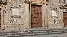 Scritte sataniche: emesso foglio di via