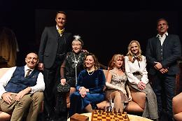 Svolta pericolosa: giallo-noir anni '30 tra verit&agrave; e inganni