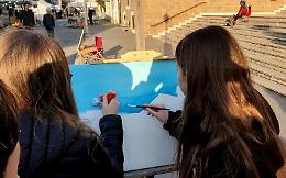Arte in piazza a Santa Marinella: giovani e cittadini dipingono la chiesa di San Giuseppe