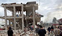 Probabile fuga di gas a Piana del Sole: esplosione e crollo di una palazzina, due feriti gravi e circa 70 evacuati