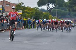 Tarallo show a Massa: colpo alla Jalabert e trionfo Vangi
