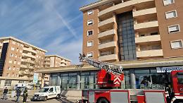 Donna di 55 anni muore dopo essere precipitata dal sesto piano a Viterbo