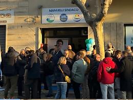 "Siamo una marea che cresce". Alessio Manuelli lancia la sfida elettorale tra la gente
