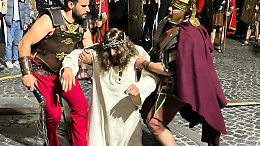 Cerveteri, la Passione prende vita: torna la magia del Venerd&igrave; Santo