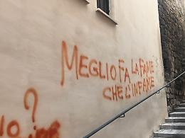 La scuola Tecchi imbrattata appena  ripulita