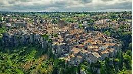 Scarponi ai piedi e forchette in mano: torna la Scarpinata