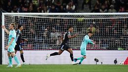 Europa League, il Bologna cede 3-1 all'Aston Villa nei quarti di finale. Sconfitta anche la Fiorentina in Conference