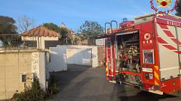 Fiamme in un appartamento in via delle Molacce: salvata una donna