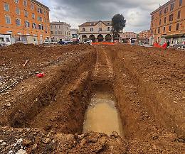 Mercato, dopo gli alberi il cantiere entra nella fase pi&ugrave; delicata: via agli scavi archeologici
