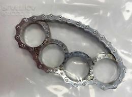 Aggredisce una donna in centro con calci e sputi