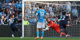 Colpaccio Lazio, i biancocelesti sbancano 2-0 il Maradona. La Roma impatta 1-1 con l'Atalanta