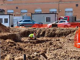 Mercato, la scoperta che potrebbe cambiare tutto: porzione di mura antiche sotto la piazza 