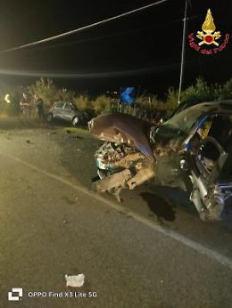 Frontale dopo il bivio delle terme, due feriti e auto distrutte